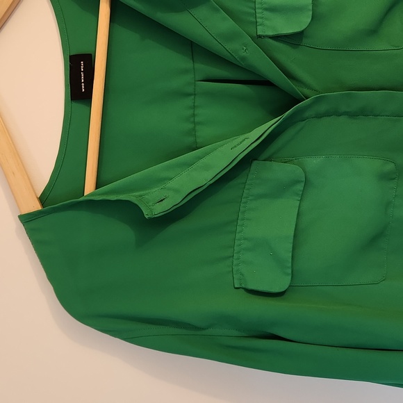 Lightweight Chiffon-Like Green Hidden Button Blouse - Picture 2 of 3